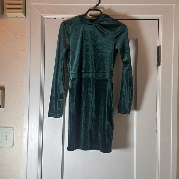 ✨ H&M Divided Stretch Velvet Open Back Dress – Dark Green – Size 6 - Picture 6 of 6